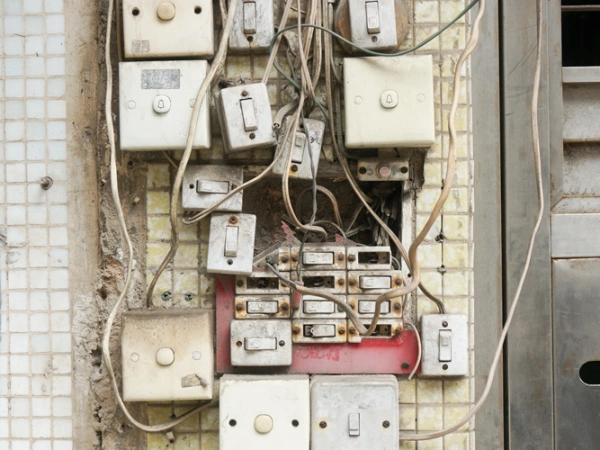 7 Signs it May be Time to Call an Electrician